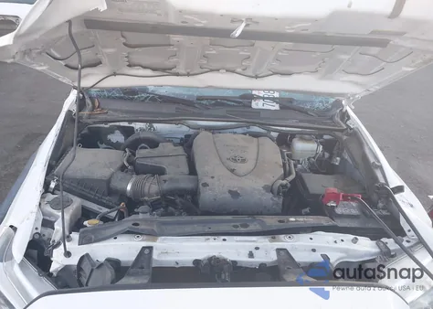 2017 Toyota Tacoma Trd Off Road z USA, uszkodzony, nr VIN 3TMCZ5AN5HM099949